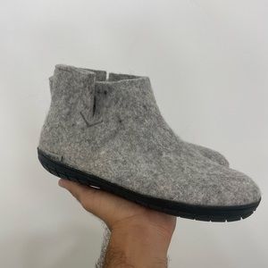 BOOT WITH NATURAL RUBBER SOLE - BLACK - GREY